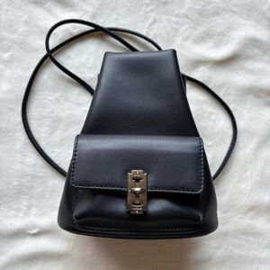 Vunque Drawstring Piccolo Black Bag